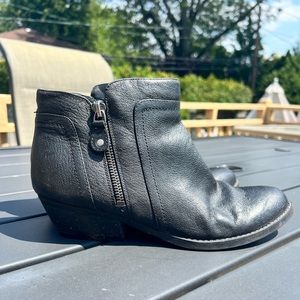 Nine West black leather bootie
